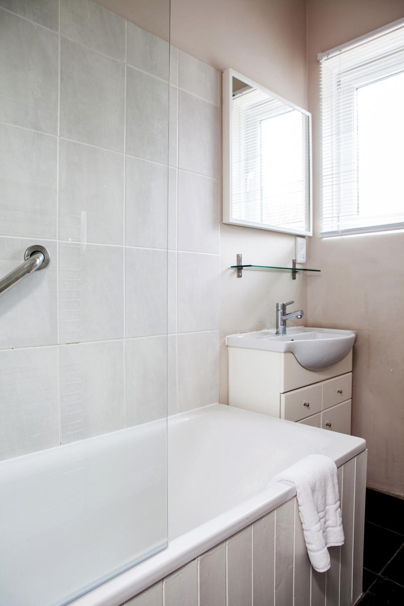 Madison Hill - Bedford Hill 1 - One Bedroom Flat Londen Buitenkant foto